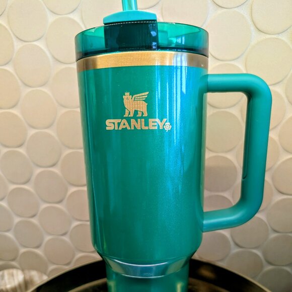 Stanley St Patricks Day Flowstate Quencher 40oz Shamrock Green Tumbler - Picture 1 of 4